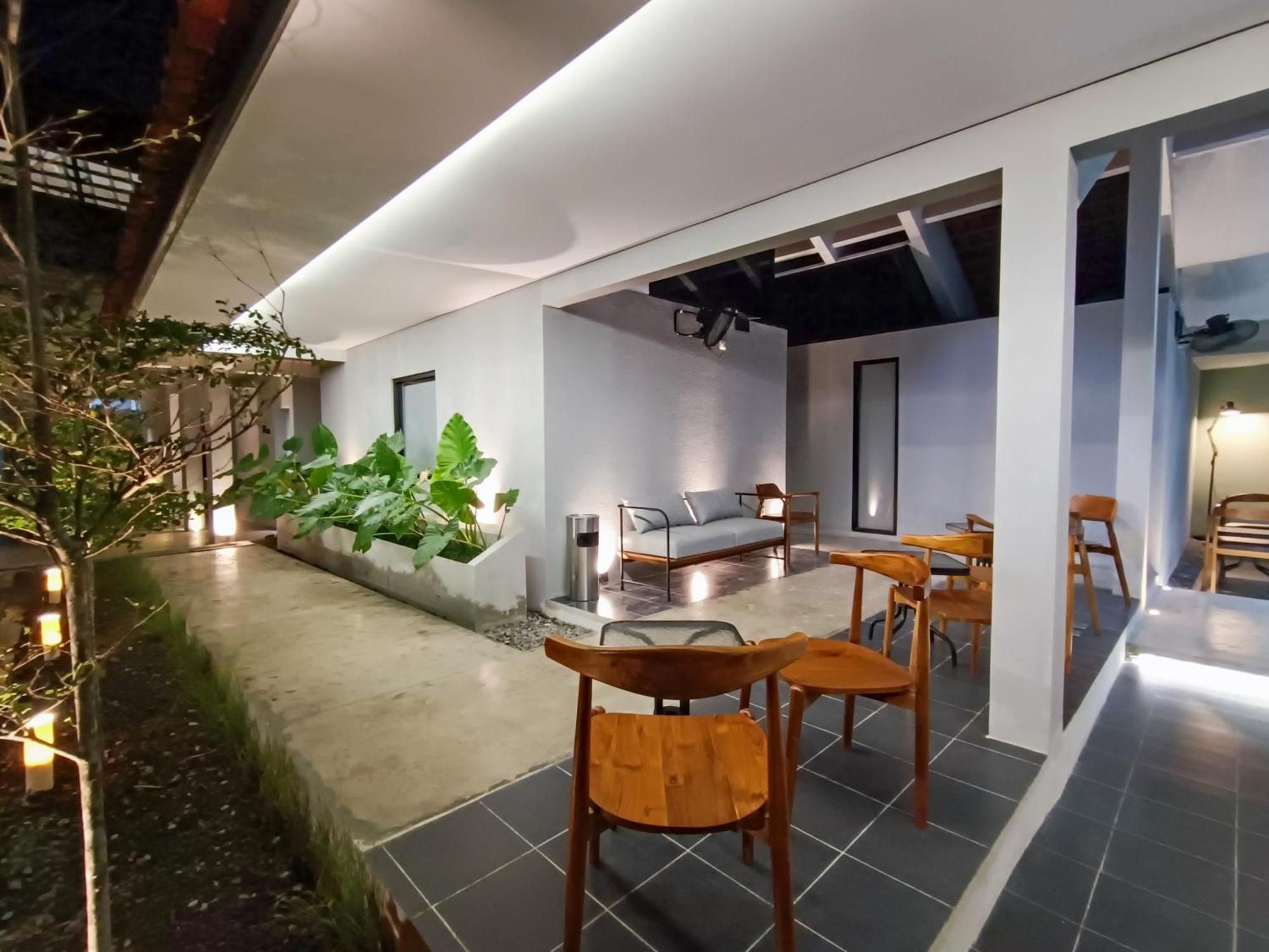 Fx Stay & Coffee Yogyakarta Exteriör bild