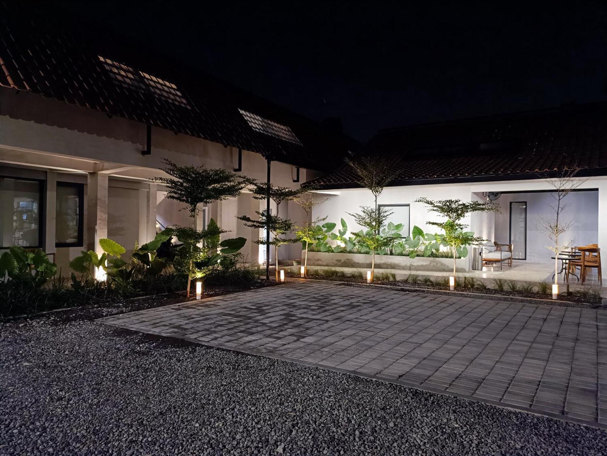 Fx Stay & Coffee Yogyakarta Exteriör bild