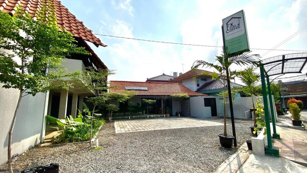 Fx Stay & Coffee Yogyakarta Exteriör bild