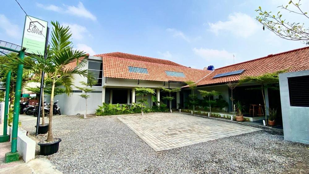 Fx Stay & Coffee Yogyakarta Exteriör bild